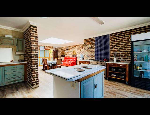 5 BEDROOM FREEHOLD FOR SALE IN BRACKENHURST